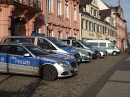 Offenburg Police S Cars Polizei Von Offenburg Mercedes Und Volks Wagen Das Auto Photos