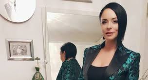 Andreea marin și adrian brâncoveanu trăiesc o frumoasă poveste de iubire de trei ani de zile, iar relația este foarte serioasă, spune zâna surprizelor. Andreei Marin Ii Plac ProspÄƒturile Noul Ei Iubit E Mult Mai TinÄƒr Decit Ea