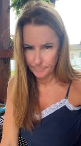 Woke up to my spaghetti tank trying to strangle me Rude 😂