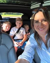 We interrupt our regular scheduled programming for a summer camp drop-off  selfie. #auntielife 🥰