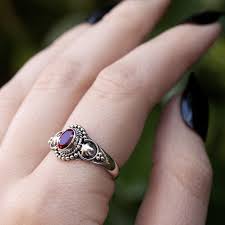 A Delicate Ring Featuring A Faceted Red Garnet Gemstone Set Amongst Intricate Detail Channel Your Inner Dark P Garnet Ring Silver Silver Garnet Delicate Rings