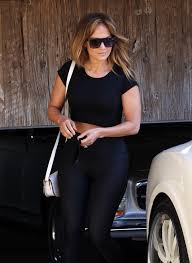 Дженнифер лопес снималась голой в горячих фотосессиях для различных журналов и в клипах. Kogda Iz Karantina Vyshla V Luchshej Forme Dzhennifer Lopes Pokazala Roskoshnuyu Figuru Posle Samoizolyacii Elle