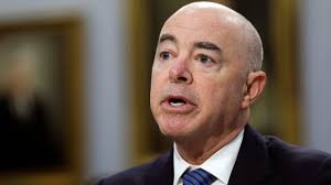 El secretario de Seguridad Nacional defiende ante el Congreso el fin del  Título 42