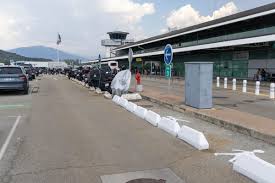 Cohue à l'aéroport d'Ajaccio, les auteurs présumés de la dégradation de la Vierge n'ont pu quitter l'île — Corse Matin