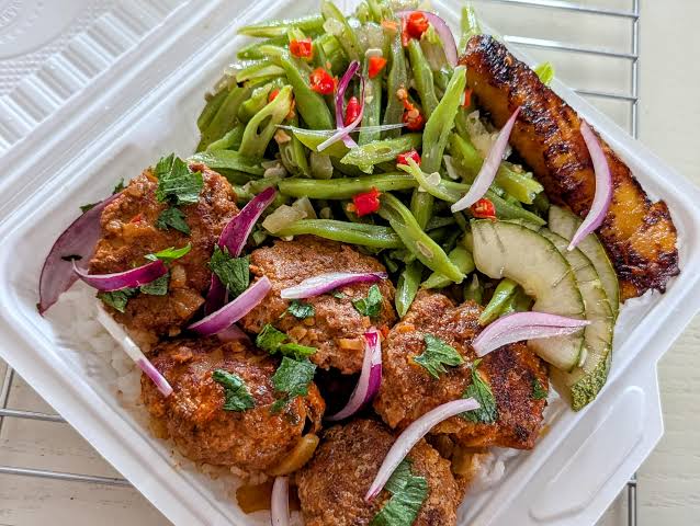 Polpette surinamesi al sugo di pomodoro con fagiolini : r/Suriname