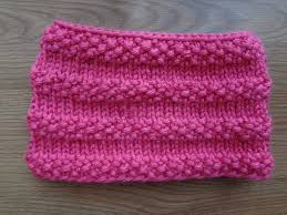 How to knit seed stitch with straight edges with an easy scarf pattern | beginner knitting. Fiber Flux Free Knitting Pattern Bubblegum Cowl