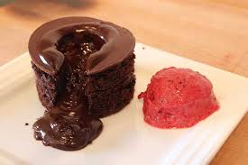 4 förmchen (à 150 ml inhalt) sorgfältig buttern und mit zucker ausstreuen.eier und. Chocolate Lava Dessert Sallys Blog