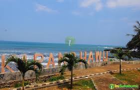 Bukit karang numpang ini berada di cikujang, kecamatan gunungguruh, kabupaten sukabumi, jawa barat. Inilah Alasan Dinamakannya Pantai Karang Hawu Sukabumi