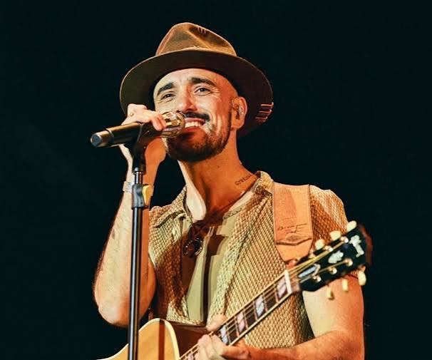 Abel Pintos cerrará la Bienal 2026 con un show gratuito en Resistencia