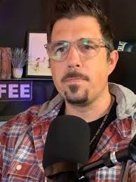 THAT IS NOT YOUR WIFE...... STOP FLIRTING!! #wife #marriage #marriedli...