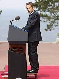 Nicolas Sarkozy uses footstool to see over lectern