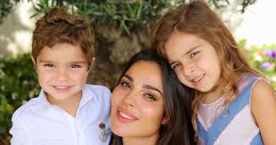 أعاد مستخدمون لشبكات التواصل الإجتماعي نشر صور للنجمة نادين نسيب نجيم عند تتوجيها بلقب ملكة جمال في عام 2004. Ù†Ø§Ø¯ÙŠÙ† Ù†Ø¬ÙŠÙ… Ø¹Ù‚Ø¨ Ø¥ØµØ§Ø¨ØªÙ‡Ø§ ÙÙ‰ Ø§Ù†ÙØ¬Ø§Ø± Ø¨ÙŠØ±ÙˆØª Ø¨Ø´ÙƒØ± Ø±Ø¨Ù‰ Ù„Ø£Ù†Ù‡ Ø£Ø¹Ø·Ø§Ù†Ù‰ Ø¹Ù…Ø±Ø§ Ø¬Ø¯ÙŠØ¯Ø§ Ø§Ù„ÙŠÙˆÙ… Ø§Ù„Ø³Ø§Ø¨Ø¹