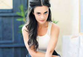 She started acting career by the support of her sister hande soral who is an actress. Hande Soral Kimdir