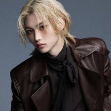 Felix blonde or dark hair ? Hyunjin...long, short, blonde, dark,...he is  the only one who doesn't matter do because is always Hyunjin the  trendsetter #StrayKids #skz #스트레이 키즈 #hyunjin #felix #현진 #펠릭스 #