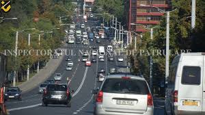 Din material calduros, extensibil, ce se adapteaza circumferintei capului. Foto O BandÄƒ De CirculaÈ›ie ReversibilÄƒ ImprovizatÄƒ Pe Un Bulevard Al Capitalei Cotidianul