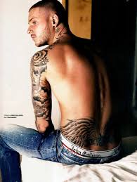 Idee Tatouage Homme Bas Du Dos Modele De Tattoo 331921