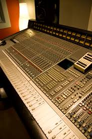 Still, i bounce questions of david from time to time about audio production and engineering. The Absolutely Essential List Of Music Production Schools Audio Issues Audio Issues