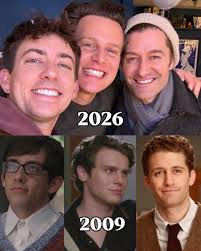 Andy Sachs is back ✨ @annehathaway was seen in the streets of Manhattan as  Andy for the Devil Wears Prada 2! I can barely wait 🥹