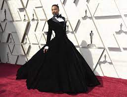 Billy porter est connu pour pose. Als Billy Porter Mit Seinem Smoking Kleid Ein Zeichen Setzte Stern De