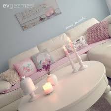 Beyaza Eslik Eden Pastel Tonlarla Abartidan Uzak Narin Bir Ev Ev Gezmesi Kiz Cocugu Odalari Evler Pastel