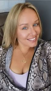 Ashley Rees's Instagram, Twitter & Facebook