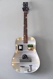 Les Plus Belles Guitares Magnifiques Amazing Acoustiques Ou Electriques Mur De Guitare Decoration Murale Rustique Decor De Musique