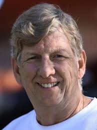 A sailing club? In Tucson? We promise it's not a fish story