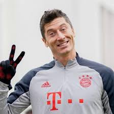 Es hijo de krzysztof lewandowski, quien fue campeón de judo e incluso fue futbolista profesional, su padre falleció en 2005. Fifa Wahl Bayern Sturmer Robert Lewandowski Ist Weltfussballer Und Sorgt Damit Fur Eine Premiere Shz De