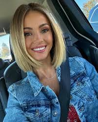 Lindy Richardson's Instagram, Twitter & Facebook