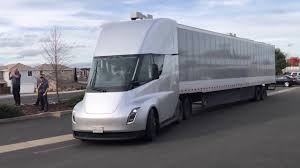 Tesla's semi truck won't start hauling cargo this year either. Tesla Semi Truck Geht In Produktion