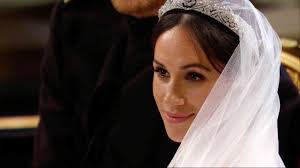 To value yourself and your mental health enough to up and leave a room/ situation meghan markling when going out. So Sieht Das Hochzeitskleid Von Meghan Markle Aus