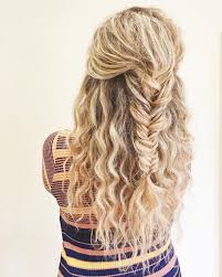 Makeup Tutorials Videos And How To S For Applying Makeup Curly Homecoming Hairstyles Curly Hair Styles Naturally Hair Styles