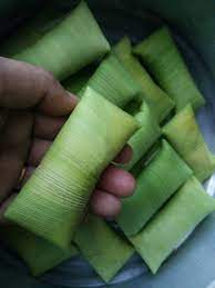 Manfaat daun pandan tidak hanya berguna sebagai pewangi masakan, namun juga berkhasiat dalam meningkatkan kualitas kesehatan tubuh anda. Aroma Nasi Daun Pisang Dengan Masakantradisi Selatan India Menggamit Rasa