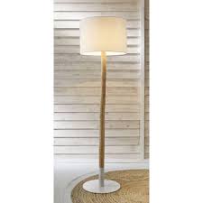 staande lamp met houten voet en witte katoenen kap h184 maisons du monde verlichtingsarmaturen tafellamp lampen met houten voet