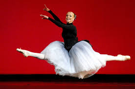 При росте в 171 сантиметр и весе 52 килограмма, в свои годы она может дать фору любой молодой девушке. Kakogo Rosta Volochkova Razoblachaem