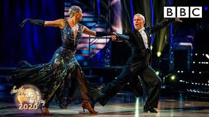 But the tv judge will be unable to take part in the strictly. Strictly Come Dancing Am 31 10 2020 Videos Punkte Wer Ist Ausgeschieden Tanze Songs
