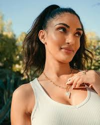 Lily Baker's Instagram, Twitter & Facebook