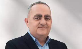 The prisons give permission to Fredi Beler, he leaves the cell