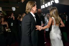 May 26, 2021 · jennifer aniston's friends costars, lisa kudrow and courteney cox, similarly agreed that brad pitt was a pleasure to work with while talking about some of their favorite guest stars by nicholas. Jennifer Aniston And Brad Pitt Had A Reunion At The Sag Awards