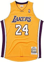 Talán még sokakban élénken él a garros emléke, ma azonban már elkezdődik a wimbledoni torna. Mitchell Ness Kobe Bryant 24 Los Angeles Lakers 2008 09 Authentic Nba Trikot Gelb Xxl Amazon De Sport Freizeit