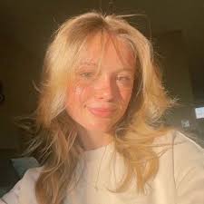 ALEXA IVERSEN (@alexaiversen) • Threads, Say more