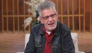 فقد نشر زكي على حسابه على فيسبوك رسالة تتضمن إنتقاد مباشر لعمرو دياب ودعم لمغني وإلا أنا عايش الأشهر والأجرأ موسيقيا فى مسيرة الفنان عمرو دياب وإلا ليلى نهارى اللى اترجم معظم أغانيه للُغات العالم؟ Ø²ÙƒÙŠ ÙØ·ÙŠÙ† Ø¹Ø¨Ø¯Ø§Ù„ÙˆÙ‡Ø§Ø¨ ØªØ®Ù„Ù‰ Ø¹Ù† Ø³Ø¹Ø§Ø¯ Ø­Ø³Ù†ÙŠ ÙˆØ®Ø§Ø¶ Ù…Ø¹Ø±ÙƒØ© Ø´Ø±Ø³Ø© Ø¶Ø¯ Ø§Ù„Ø³Ø±Ø·Ø§Ù†