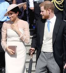 Vor ihrer hochzeit mit prinz harry (34) hat herzogin meghan (37) ihre schauspielkarriere an den nagel gehängt. Meghan Markle Ihr Erster Auftritt Als Herzogin Diese Bilder Begeistern Alle Intouch