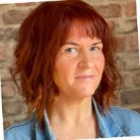 Sara Bromley's Instagram, Twitter & Facebook