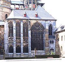 Der überlieferung nach stand der bau, der den vorbildern von san vitale in ravenna und hagios sergios und bacchos in konstantinopel folgt, unter der leitung des baumeisters. Aachener Dom Wikipedia