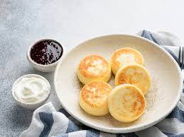 Как приготовить сырники в духовке: диетические рецепты | WOMAN