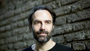 Cantautore e voce di radio 2 social club. Neri Marcore Tra Casa E Lavoro Quot In Radio Mi Diverto Con Luca Barbarossa In Salotto Gioco A Ping Pong Con I Figli Quot Rep