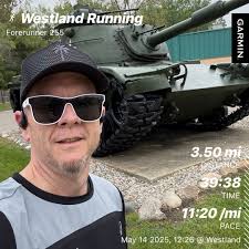 Road to Detroit: Grosse Pointe Such a great morning run! We even mixed  things up and added in a scavenger hunt when Ashley's AirPod went missing.  Did you know that you can