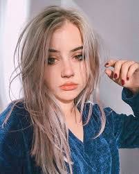 Alice Duarte's Instagram, Twitter & Facebook