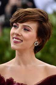 Scarlett Johansson Wears Dress From Weinstein S Wife To Met Gala Scarlett Johansson Hairstyle Short Hair Styles Short Hair Styles Pixie